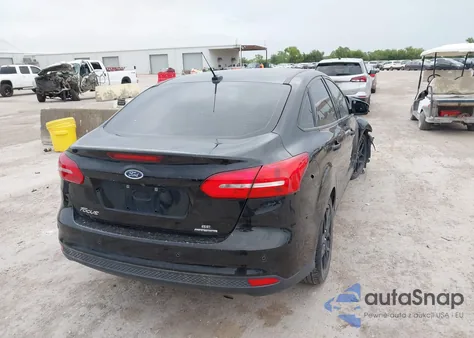 2016 Ford Focus Se z USA, uszkodzony, nr VIN 1FADP3F27GL286127